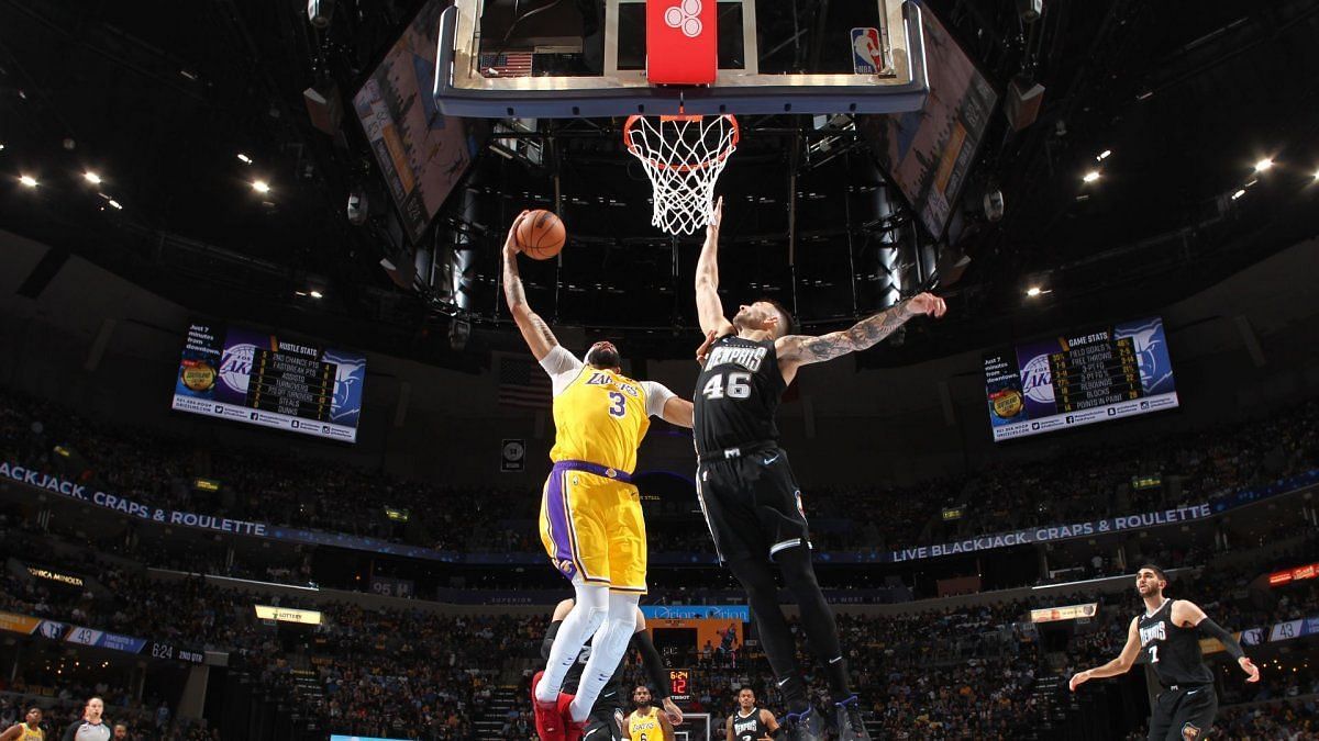 Memphis Grizzlies shooting guard John Konchar blocking LA Lakers star big man Anthony Davis