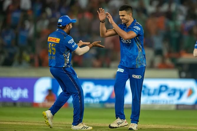 “And finally a Tendulkar has an IPL wicket” - Sachin Tendulkar has a cheeky reaction after son Arjun claims maiden IPL scalp