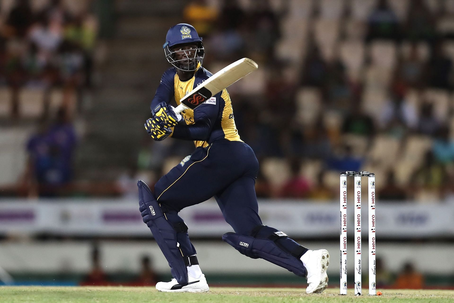 Darren Sammy struck two big sixes under pressure to clinch a spot in the Eliminator for SRH in IPL 2013 (File image).