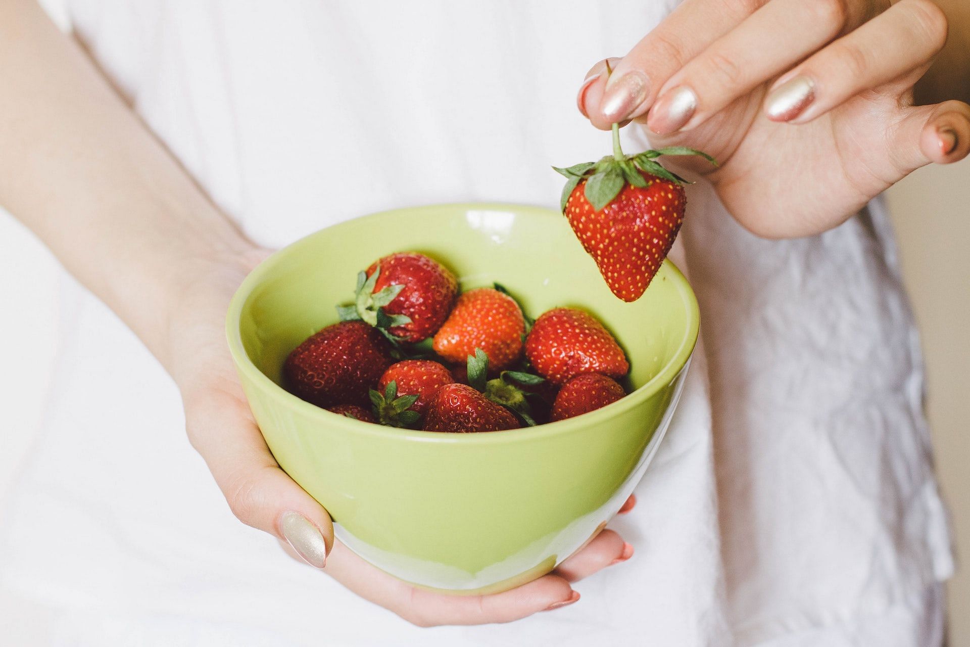 The health benefits of strawberries are numerous. (Photo via Pexels/Kristina Paukshtite)