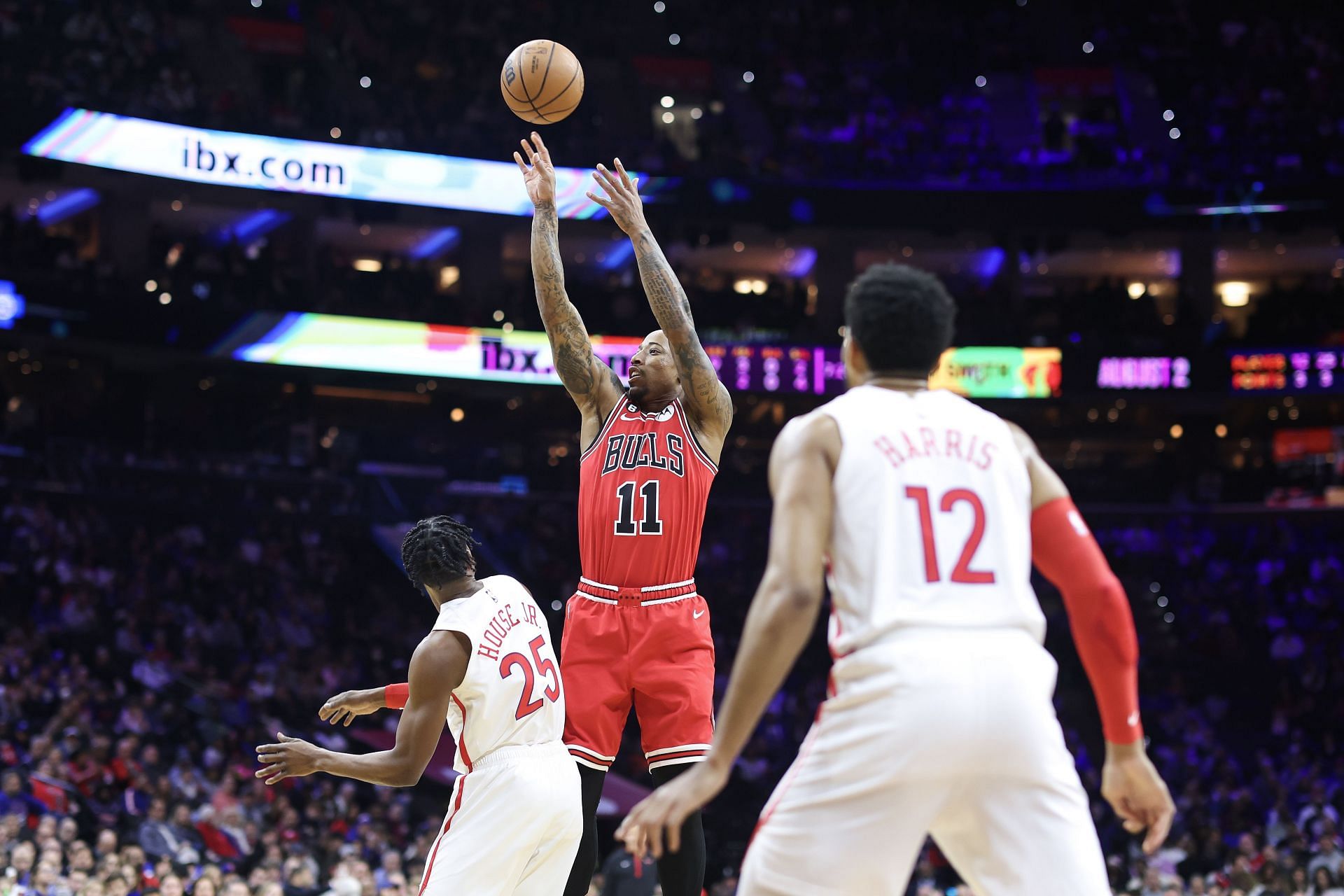 DeRozan is very effective from mid-range (Image via Getty Images)