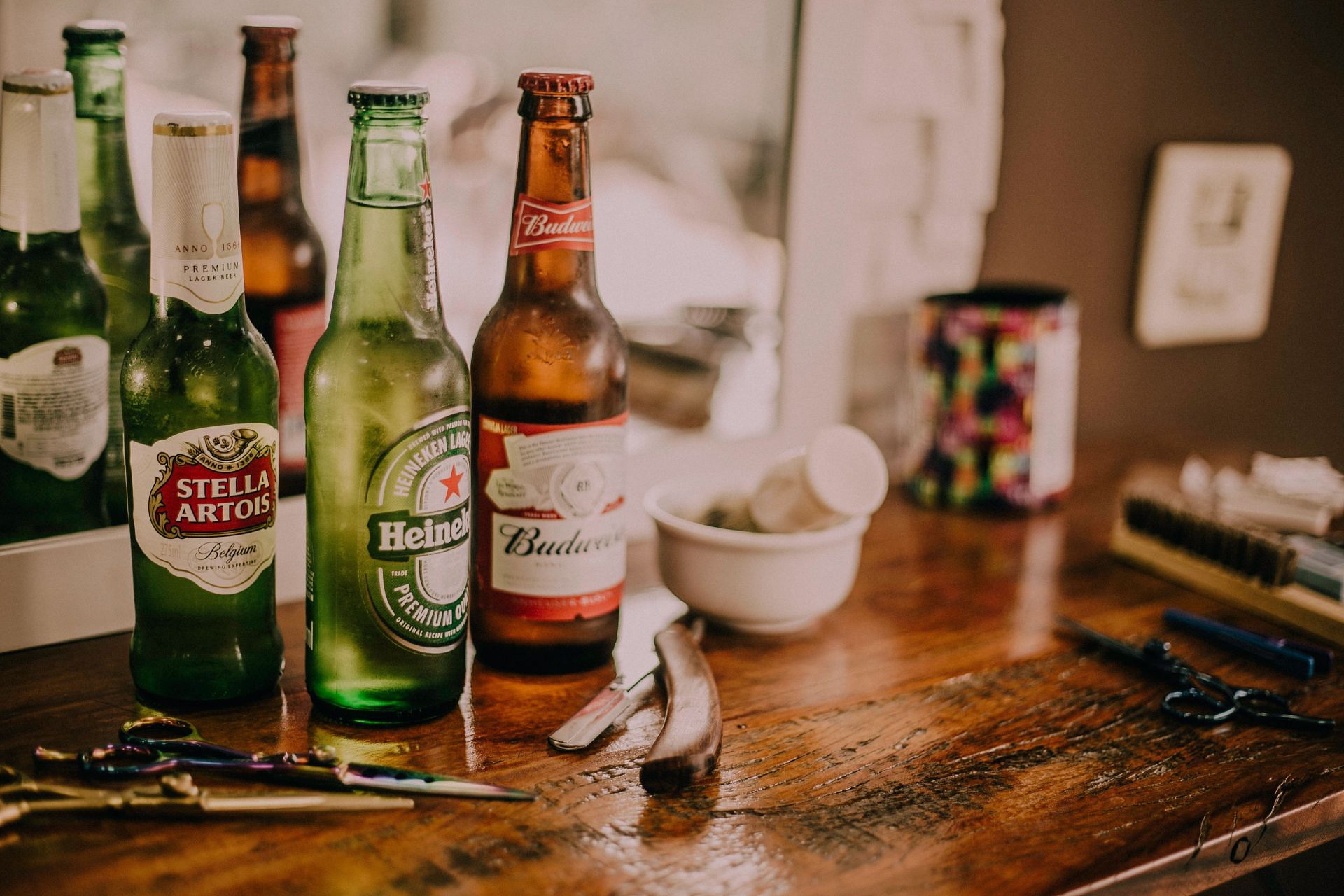 Spring break diet: avoid alcohol and processed foods. (Image via Pexels / Edward eyer)