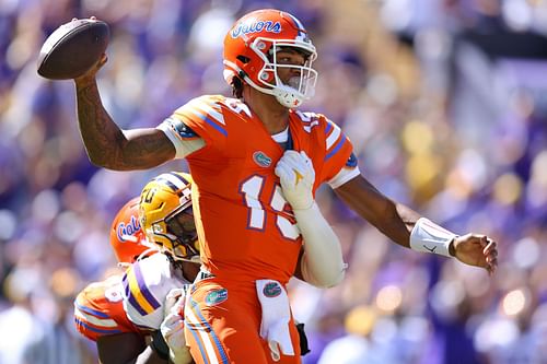 Anthony Richardson #15 of the Florida Gators throws the ball under pressure from BJ Ojulari