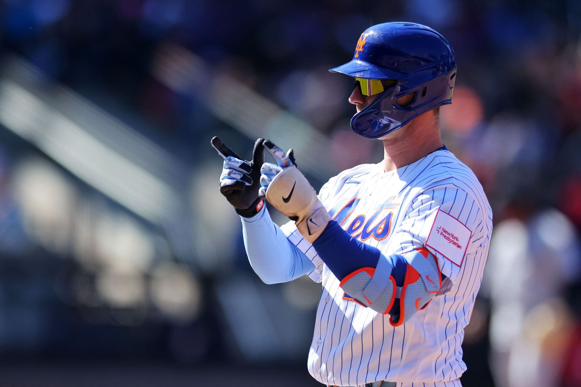 Pete Alonso #20 of the New York Mets reacts after hitting an RBI single