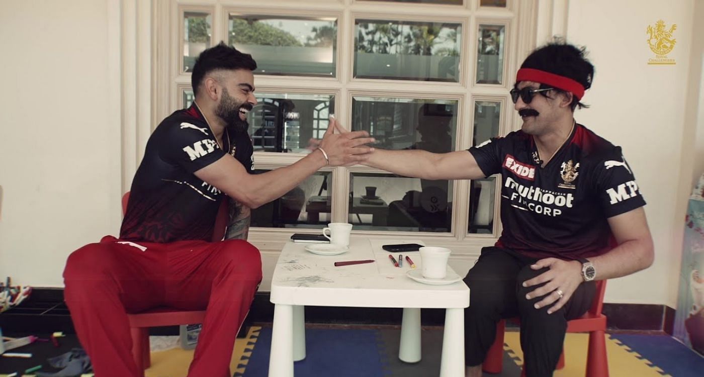 विराट कोहली आरसीबी टीम के Mr. Nags के साथ (PC: RCB Instagram)
