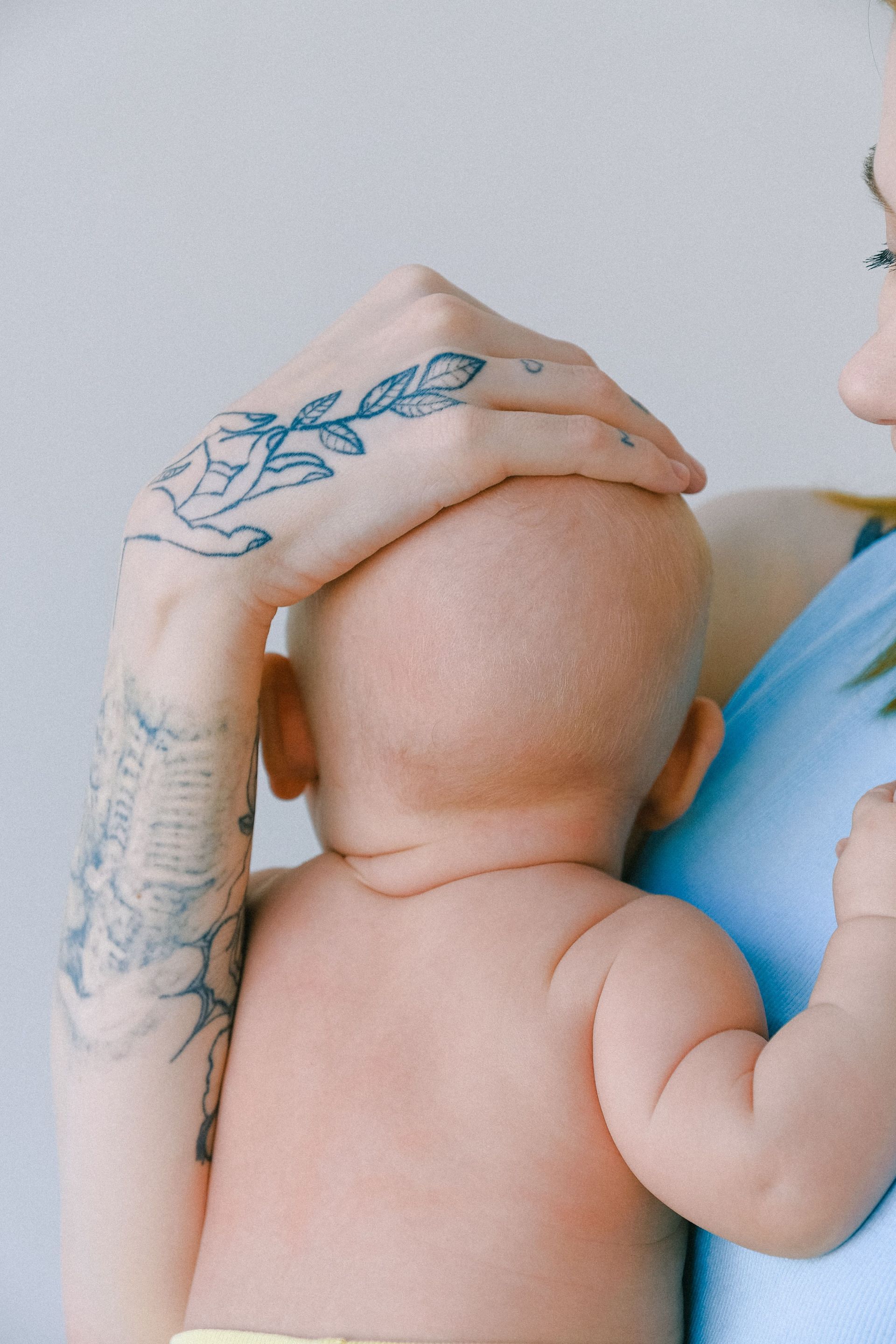 Mastering Motherhood: Key Tips for New Moms (Image via Pexels)