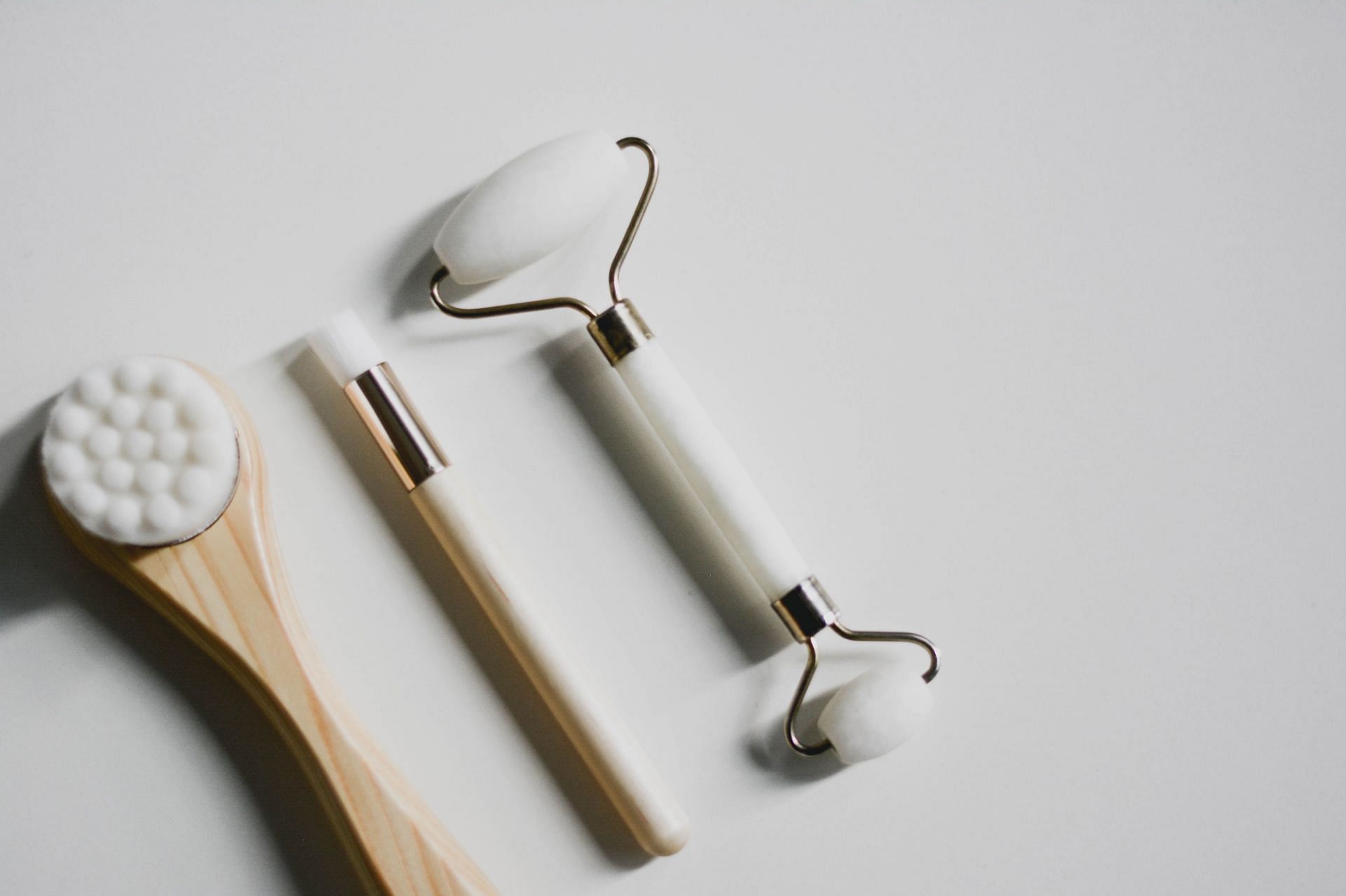 Japanese skincare routine promotes using gua sha or face tool promotes healthy skin barrier. (Image via Unsplash / Content Pixie)