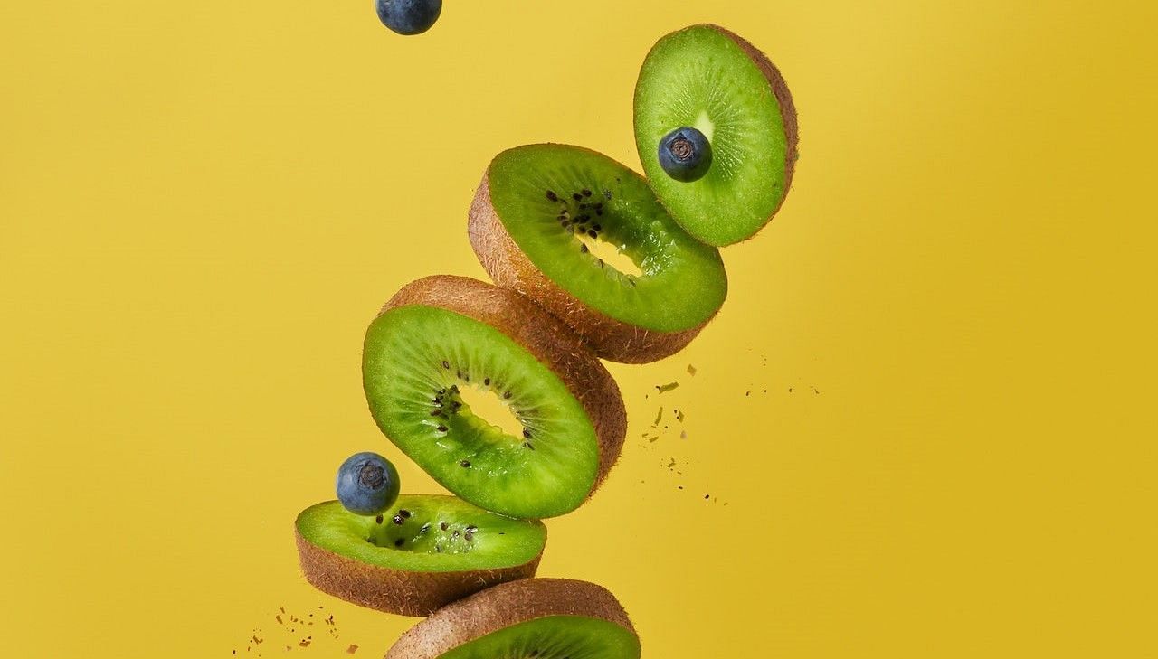 Is eating kiwi skin beneficial? (Photo via JJ Jordan/Pexels)