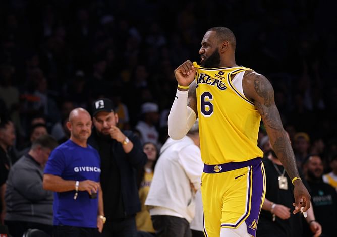 "Meanwhile Jordan’s still paying" - Fans cringe after Elon Musk confirms paying for LeBron James' Twitter 'Blue Check'