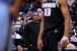 "Extremely well deserved": Internet left overjoyed as Mike Brown is named NBCA coach of the year