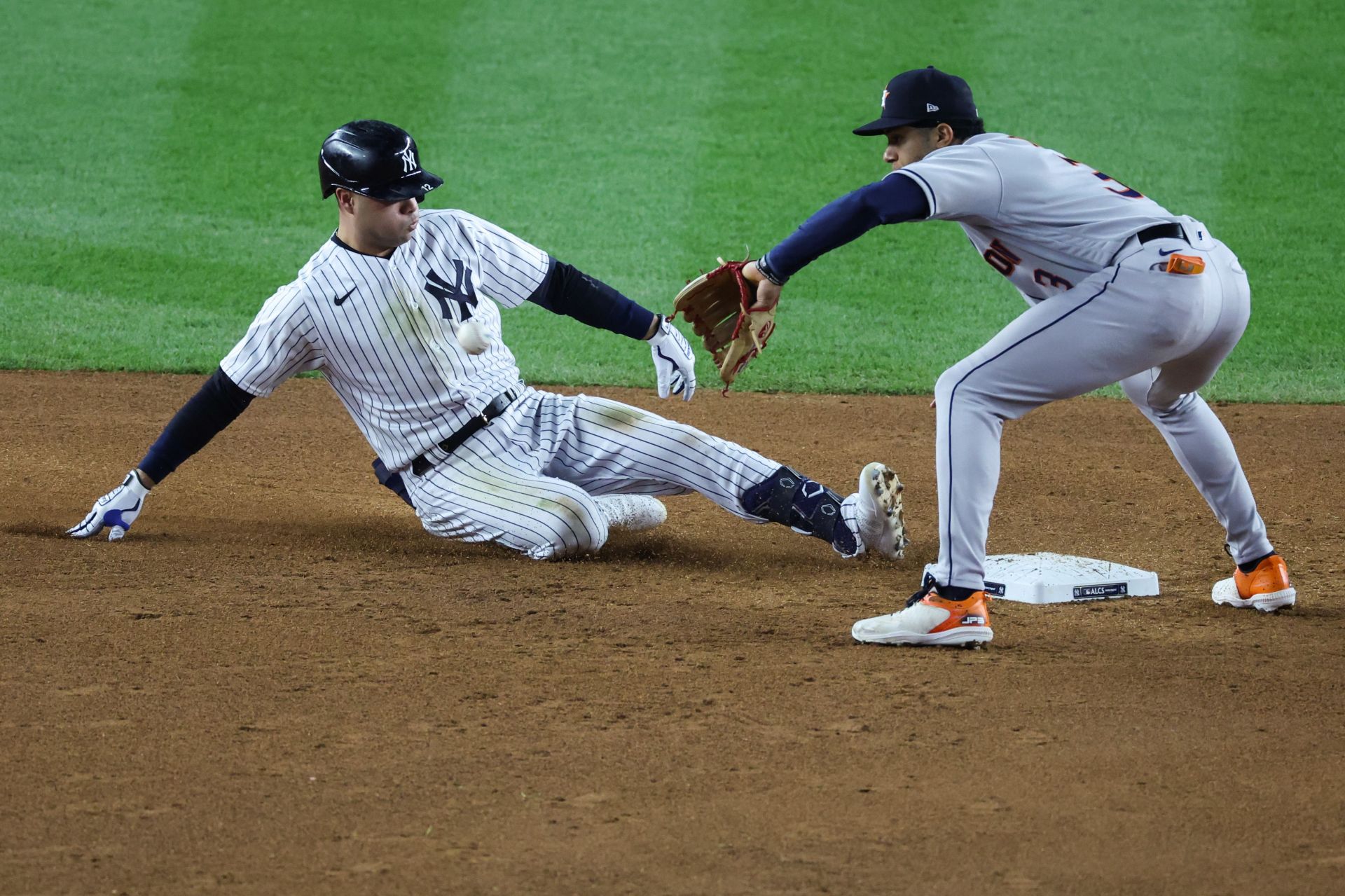 Yankees vs Astros: Fans taunt Houston for sign stealing scandal