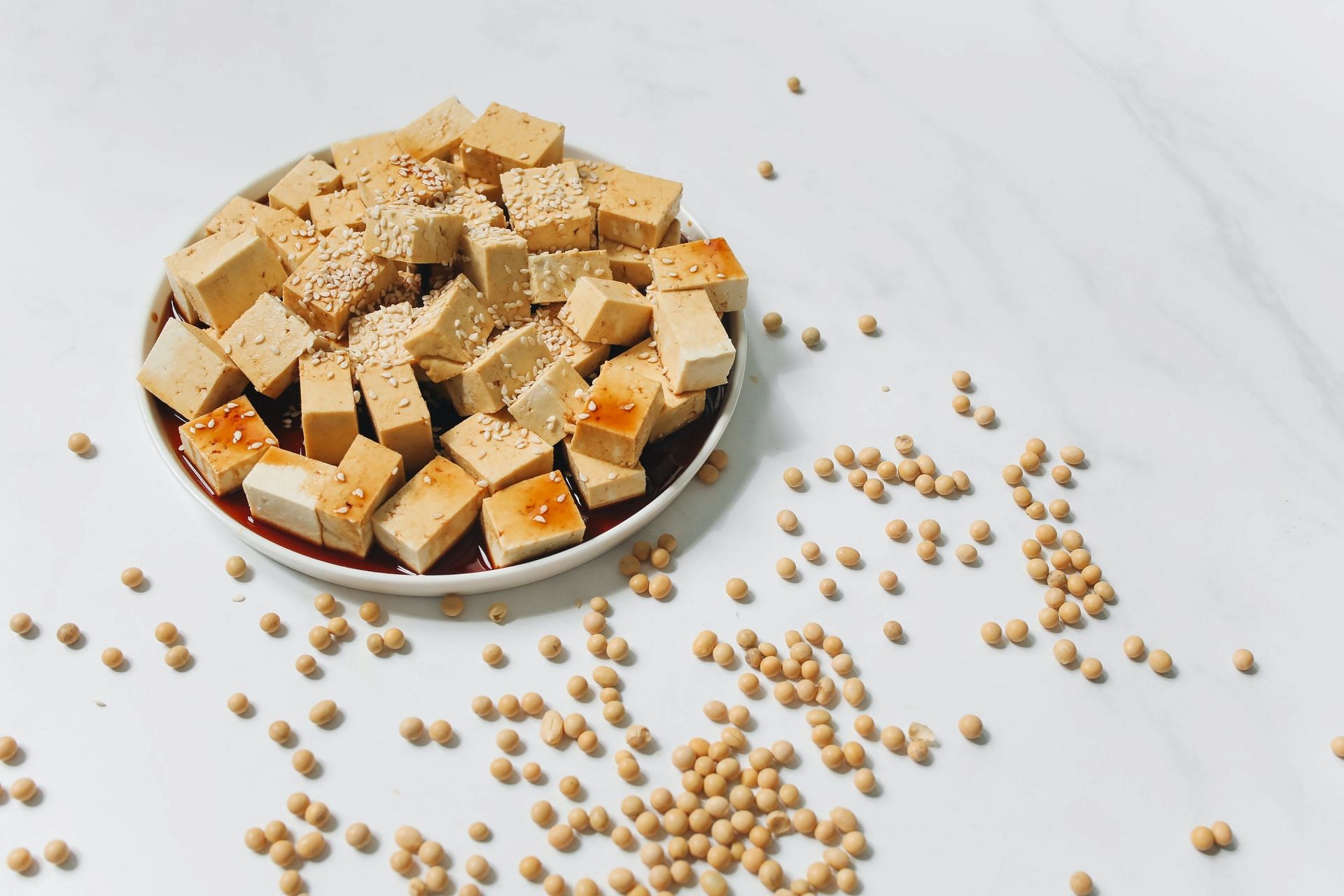 Tofu with soy sauce and sesame seeds. (Image via Pexels/ Polina Tankilevitch)