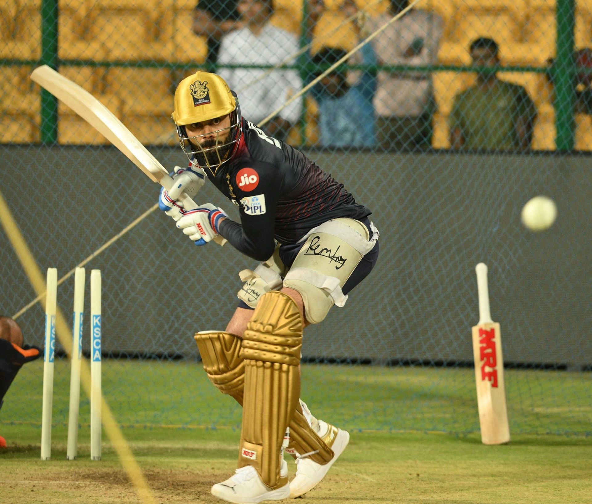 आरसीबी और मुम्बई के बीच कड़ा मैच हो सकता है