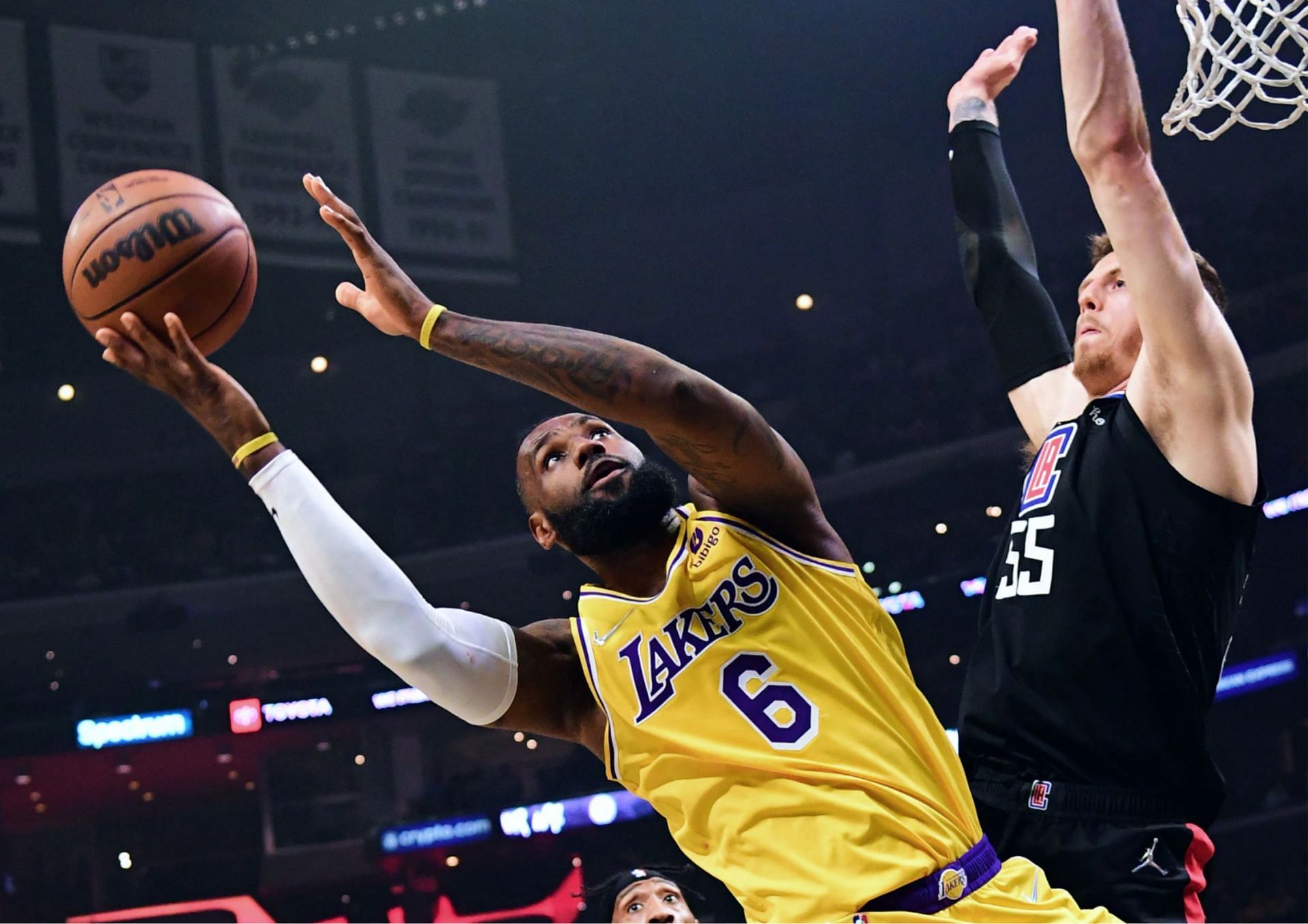 LeBron James and the LA Lakers have now lost 11 straight games to the LA Clippers.