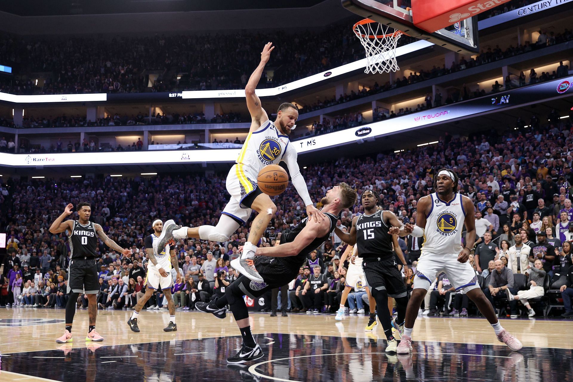 Sabonis most likely won't miss a lot of time (Image via Getty Images)