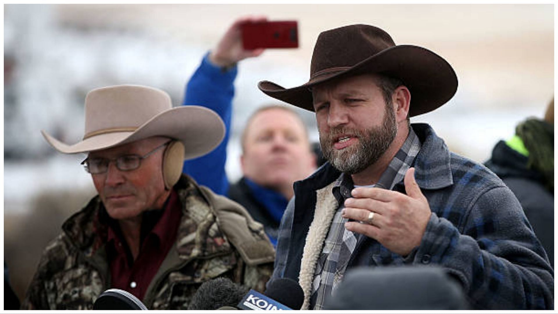 Right-wing militia leader Ammon Bundy involved in defamation suit (Image via Getty)