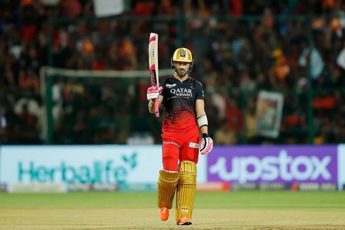 Faf du Plessis raising his bat after a fifty [IPLT20]