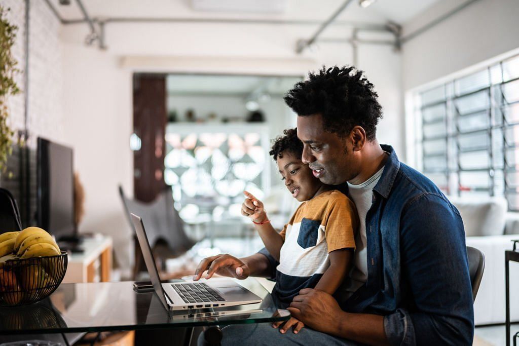 You have to practice balance when it comes to using technology (Image via Getty Images)