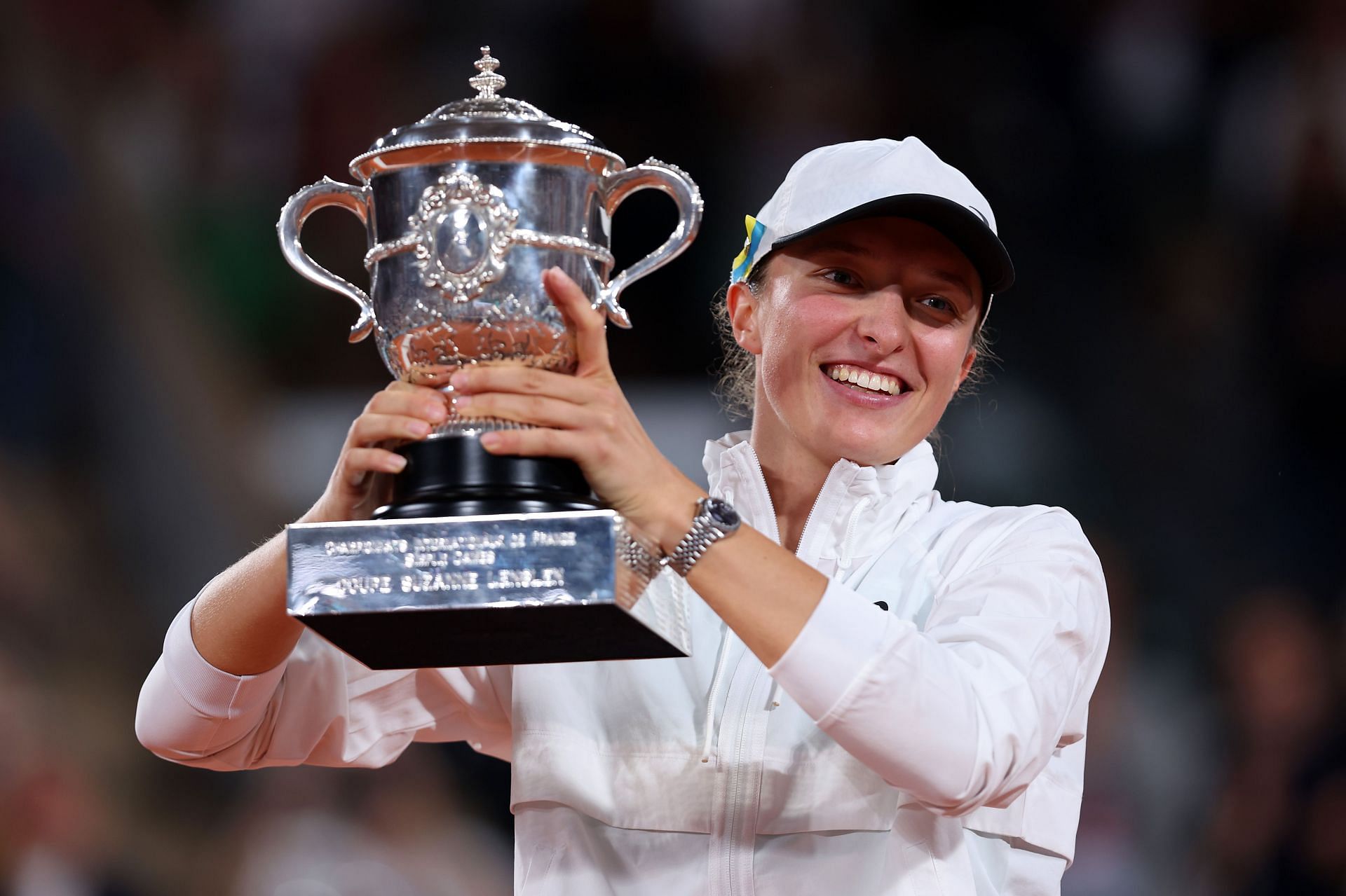 Iga Swiatek with the 2022 French Open title