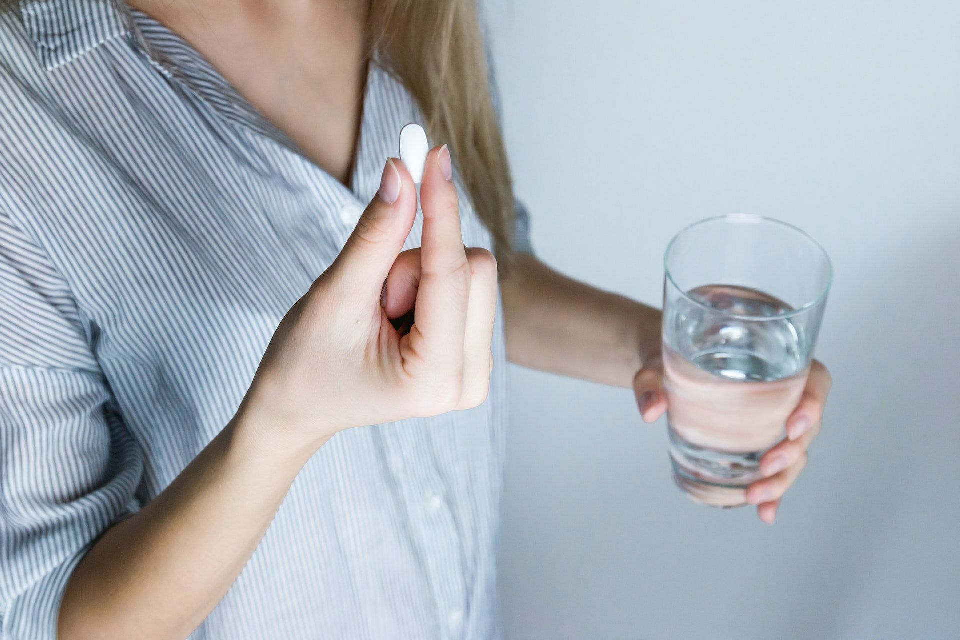 Taking OTC medications can ease tension headaches. (Photo via Pexels/JESHOOTS.com)