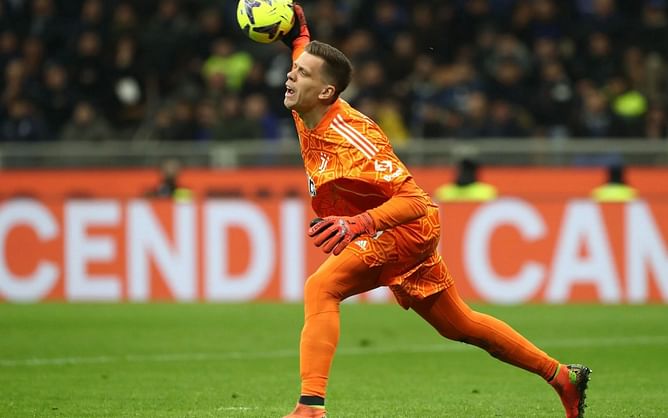 Former UFC women's strawweight champ reacts after soccer star Wojciech Szczęsny assures he is okay following health scare