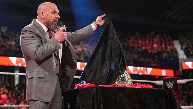 403-pound WWE star is the perfect choice to become the new World Heavyweight Champion