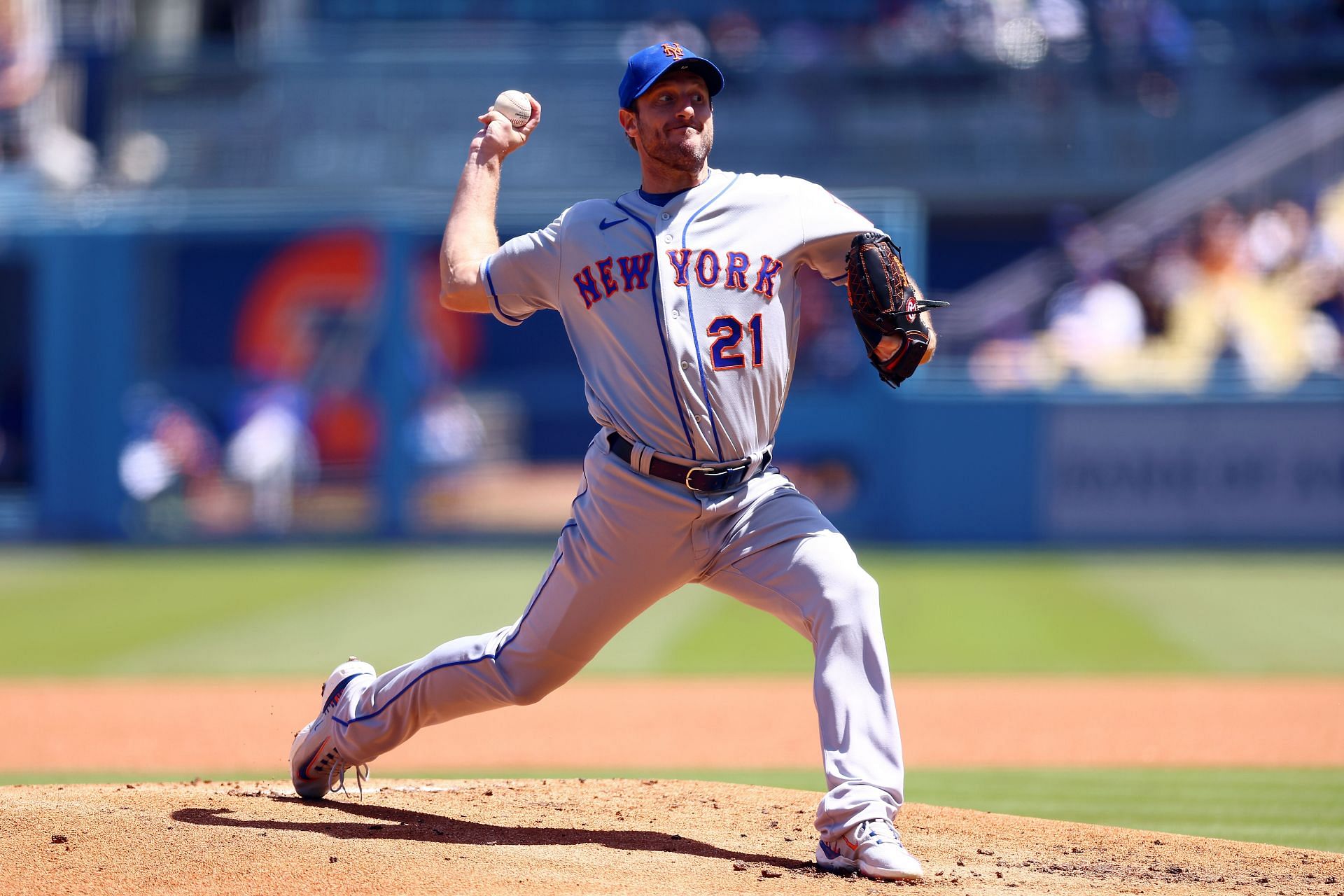 Max Scherzer #21 of the New York Mets throws a pitch during the first inning against the Los Angeles Dodgers