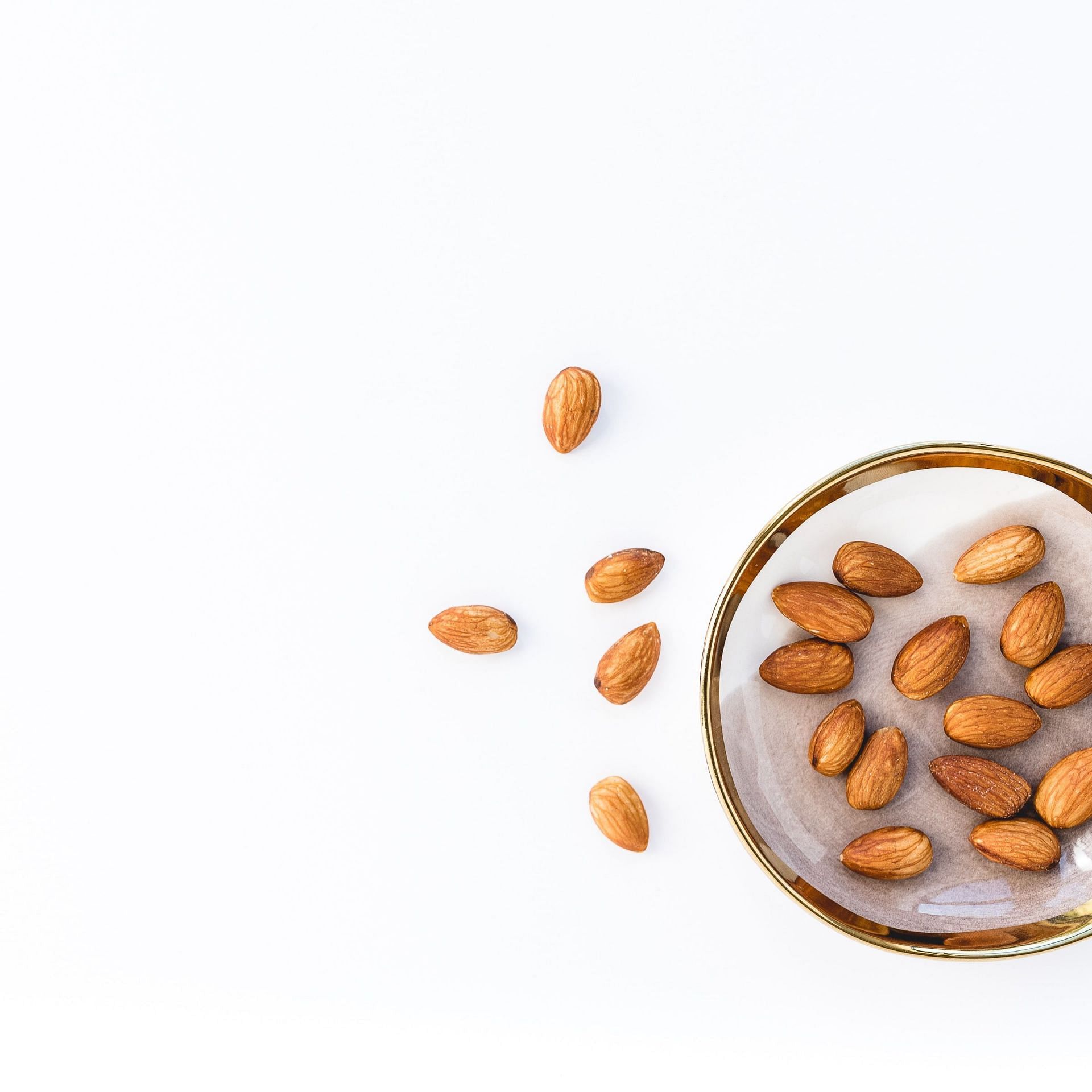 It almond skin edible? (Image via Unsplash/Hayley Maxwell)