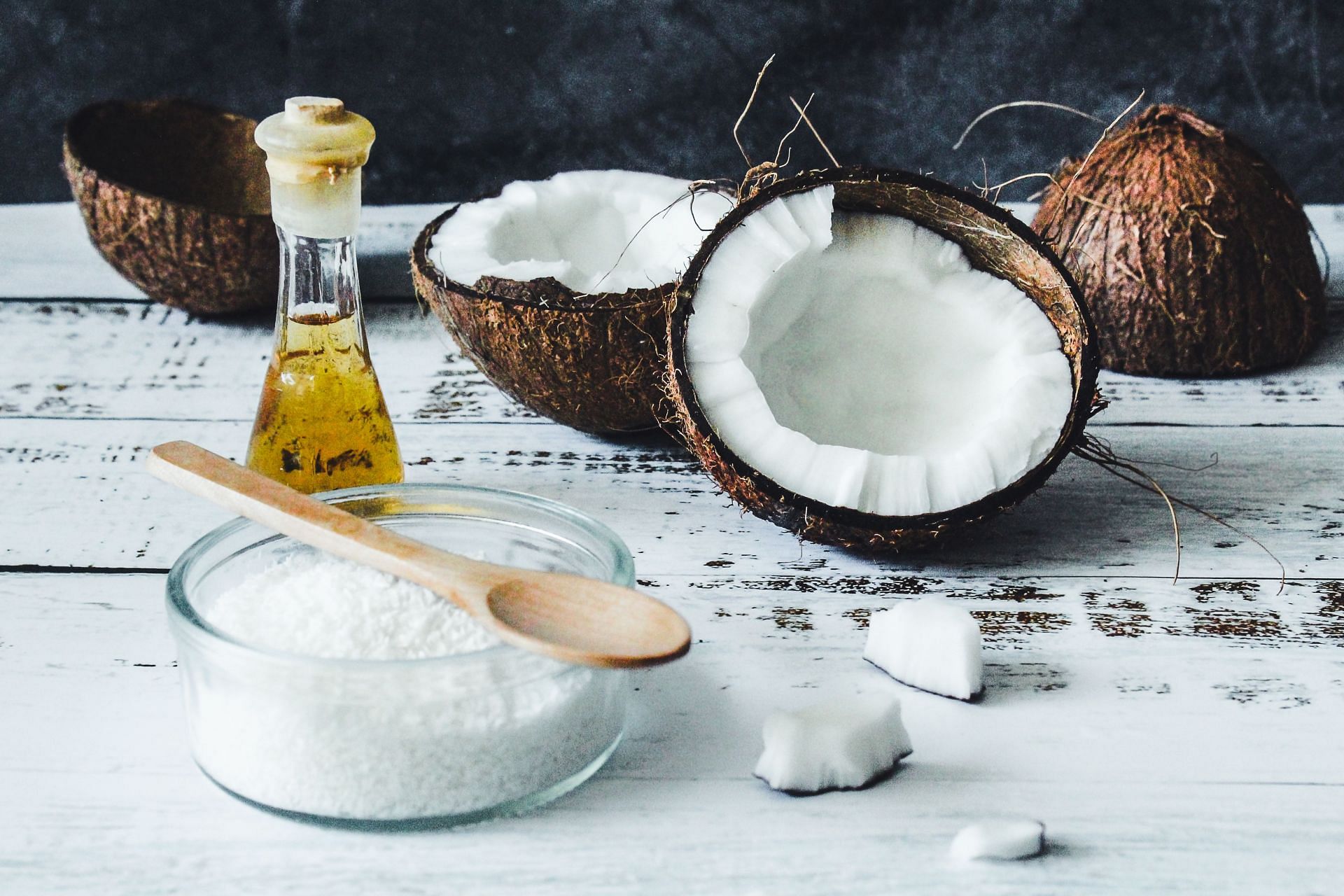 Coconut oil is among the foods with MCT (Image via Unsplash/Tijama Drndarski)