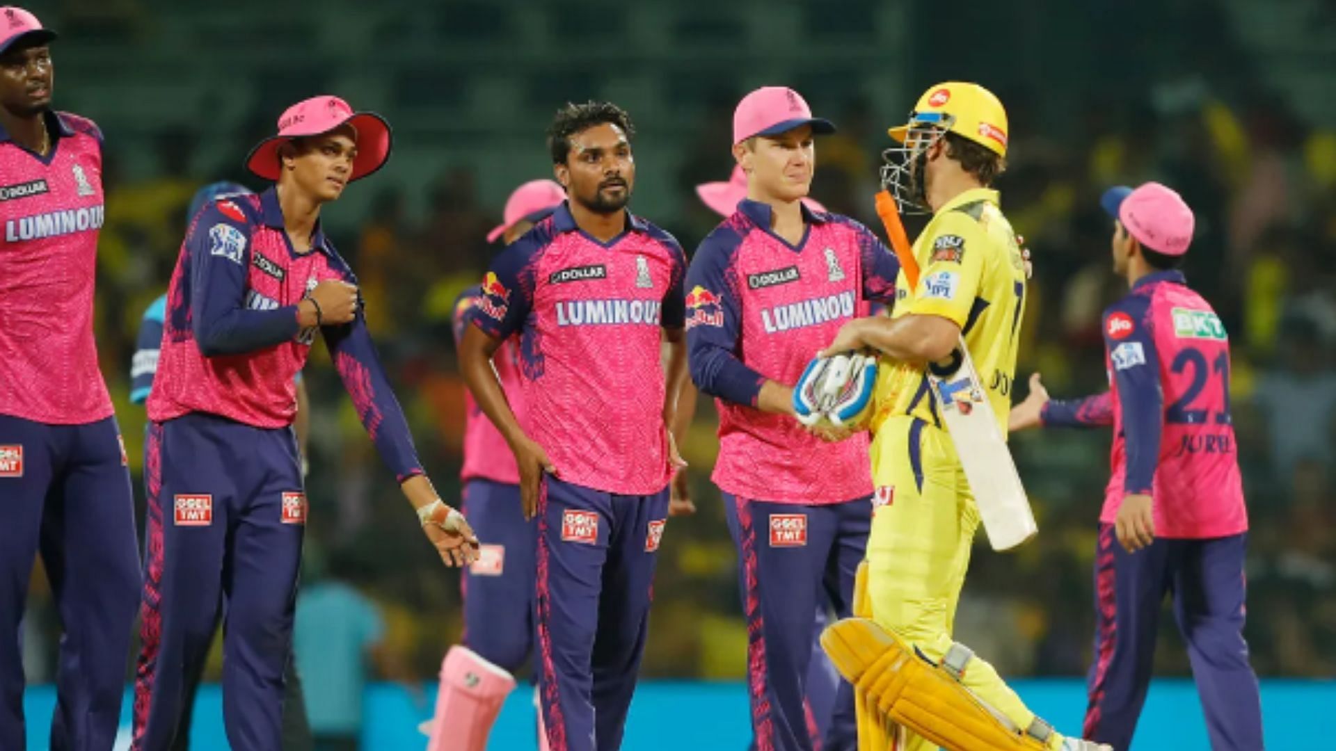 MS Dhoni shakes hands with the RR players after CSK