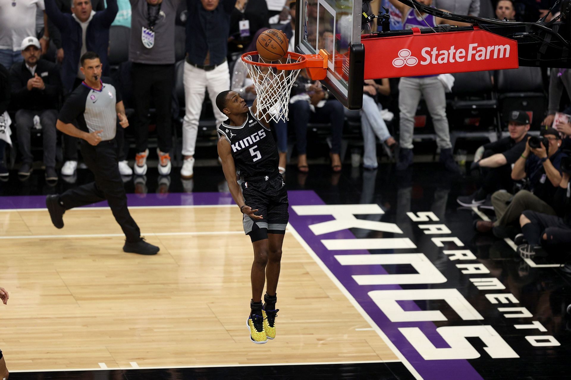 Kings' De'Aaron Fox wins 2022-23 NBA Clutch Player of the Year award