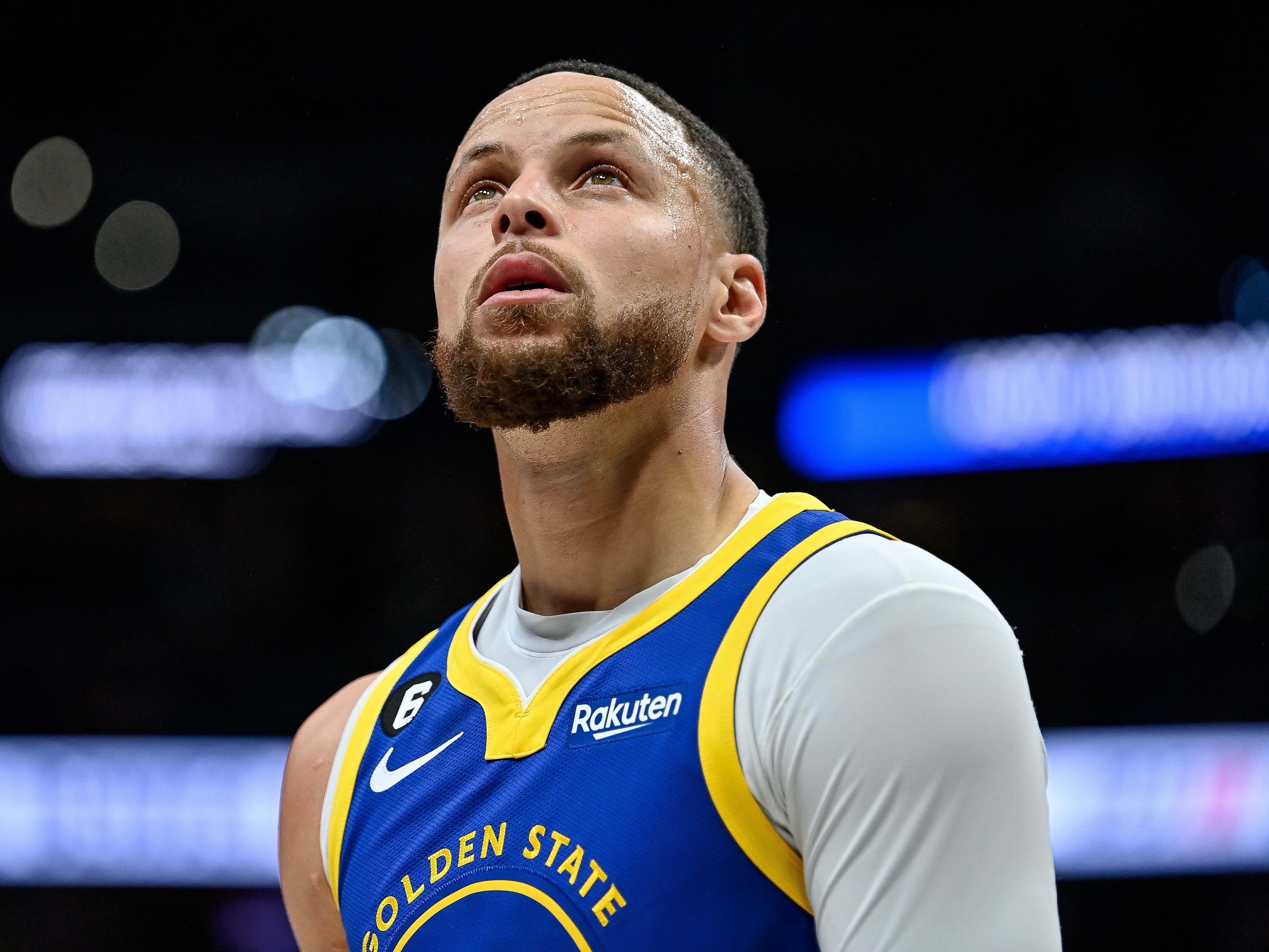 Is Steph Curry playing tonight against Thunder? Latest injury update on