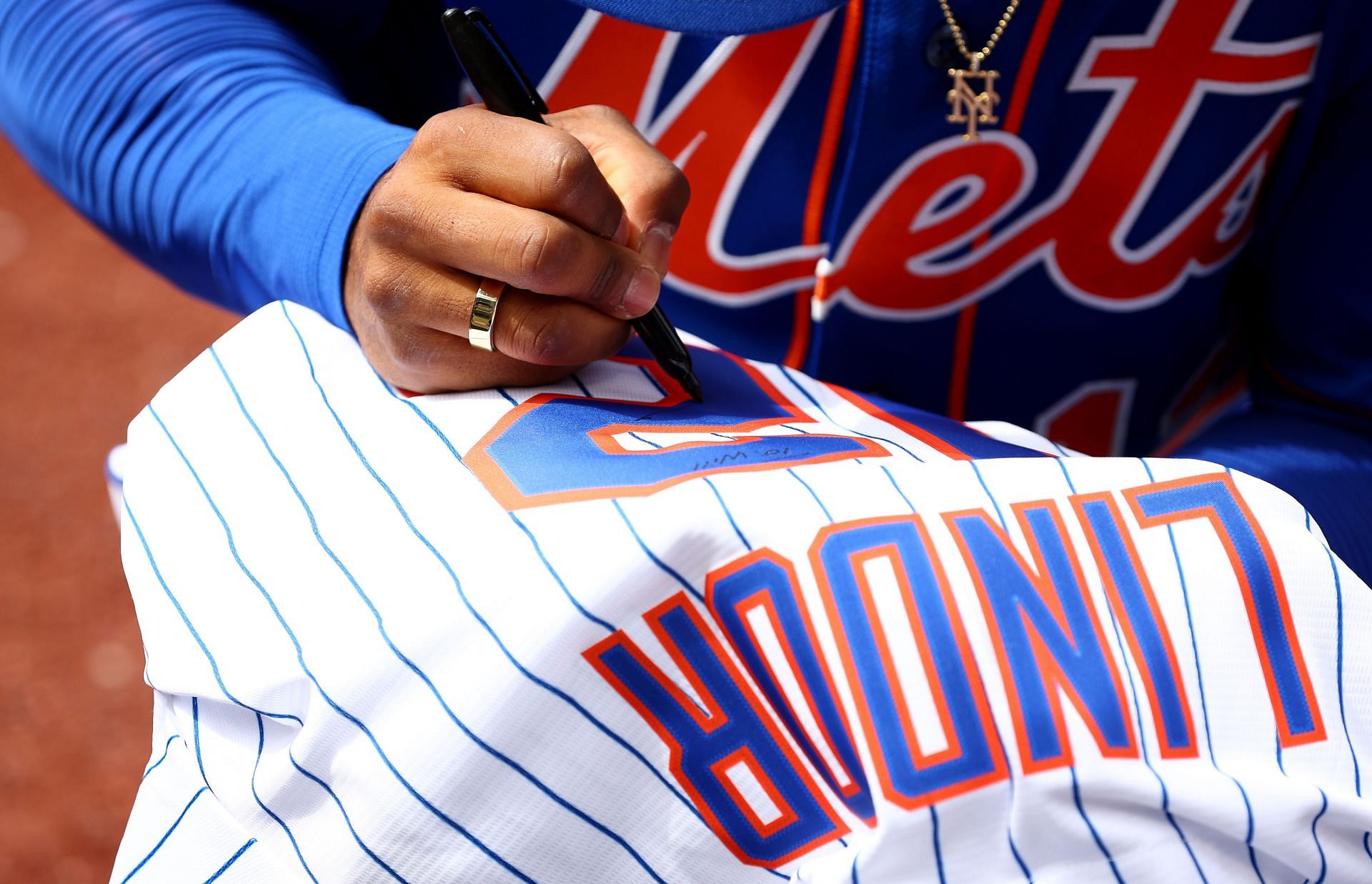 The Mets Unveiled a Sponsorship Patch With a Hospital, and Twitter Had  Jokes - Sports Illustrated