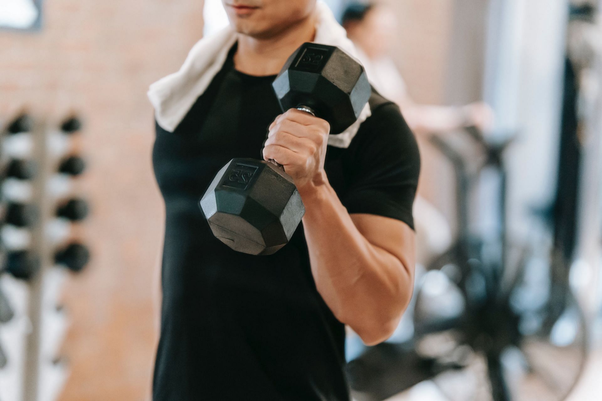 Egyptian raise can be performed with the dumbbells. (Image via Pexels/ Andres Ayrton)