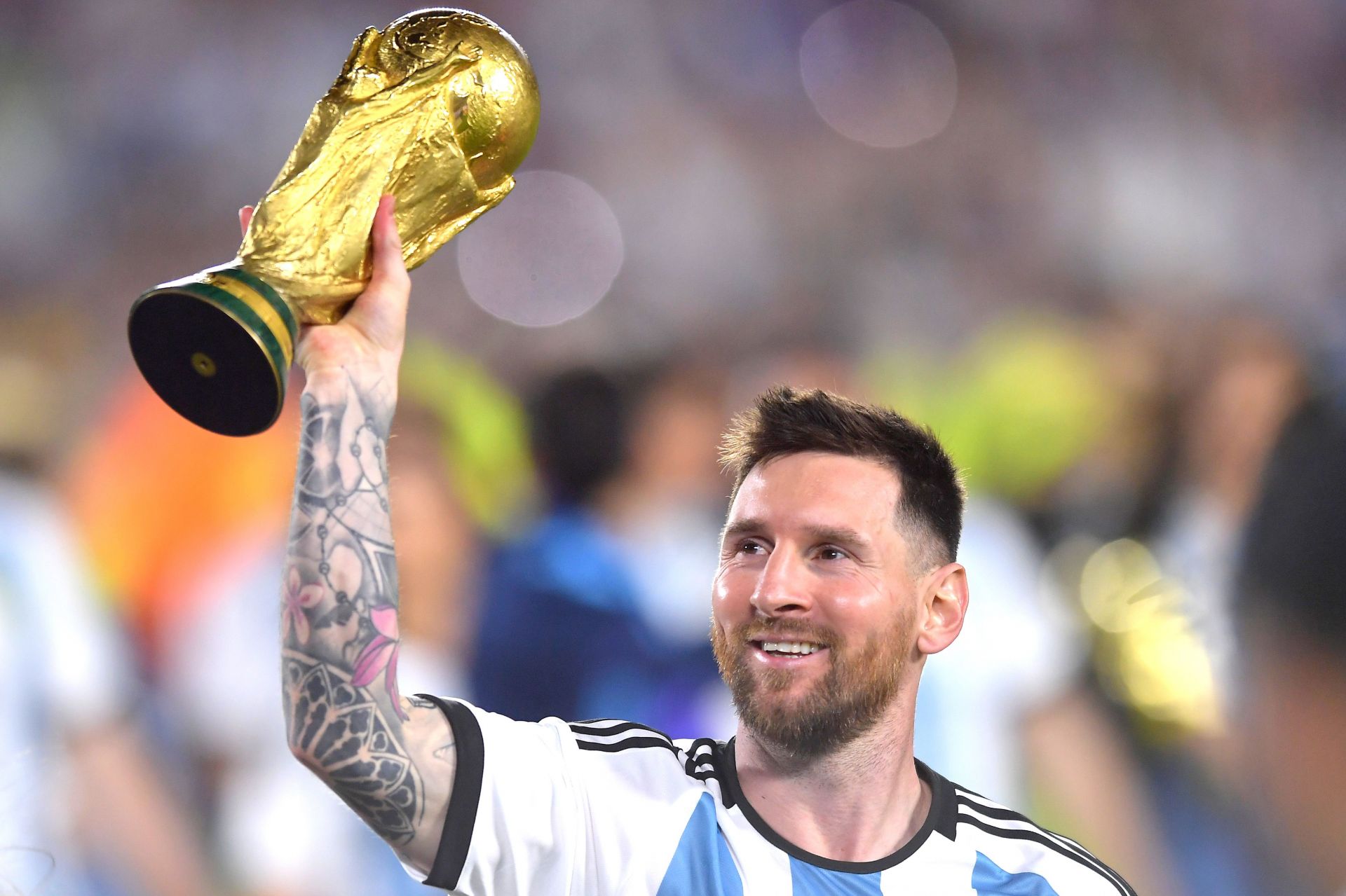 Lionel Messi returning to Barcelona would be 'perfect', says Jordi Alba who  says Argentine looks 'weird' in Paris Saint-Germain shirt