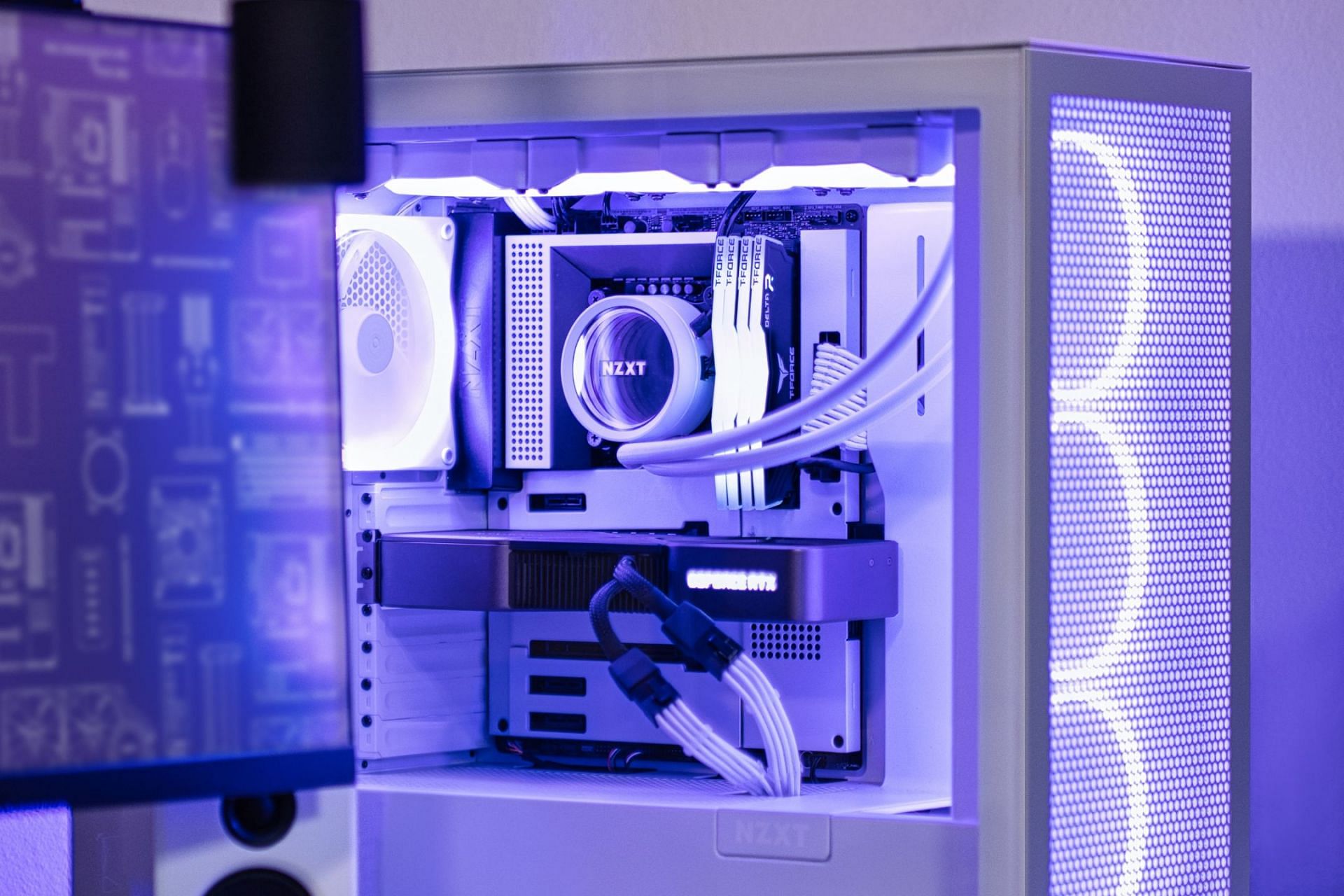 PC build with NZXT H7 Flow (Image via NZXT)