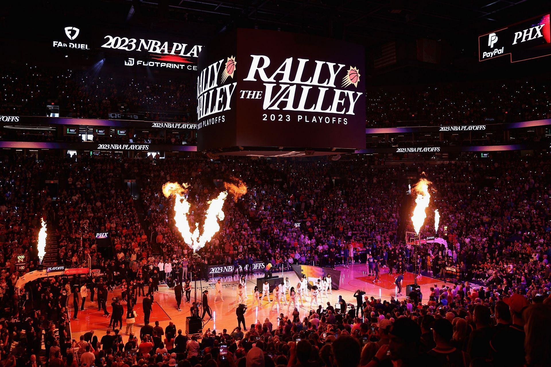 Los Angeles Clippers v Phoenix Suns - Game One