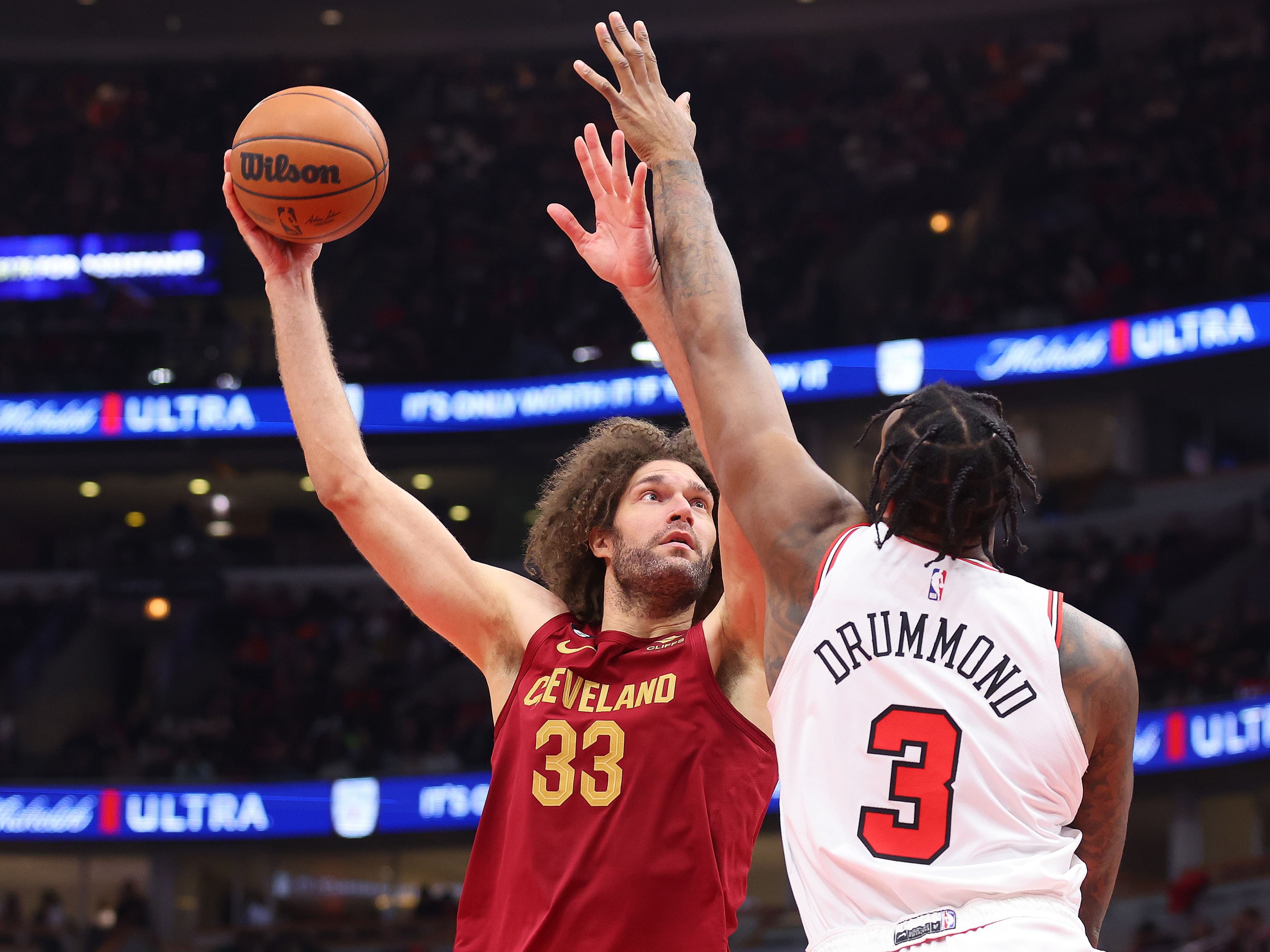 What are Robin Lopez's contract details with the Cleveland Cavaliers ...