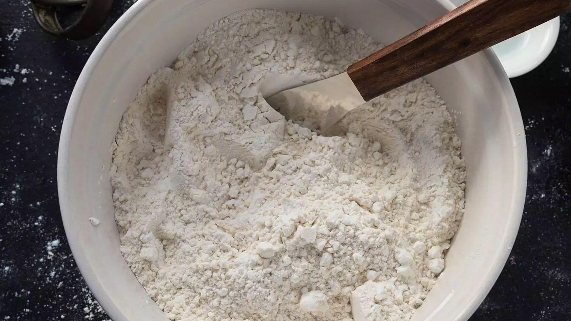 the Salmonella outbreak linked to raw and uncooked flour could have spread to states other than what has been reported (Image via Michelle Arnold / EyeEm/ Getty Images)