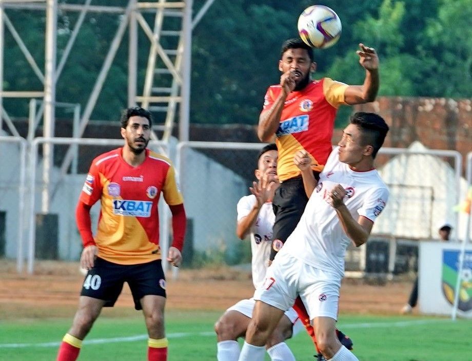 East Bengal and Aizawl FC players tussling for the ball. (Image Courtesy: AIFF Media)