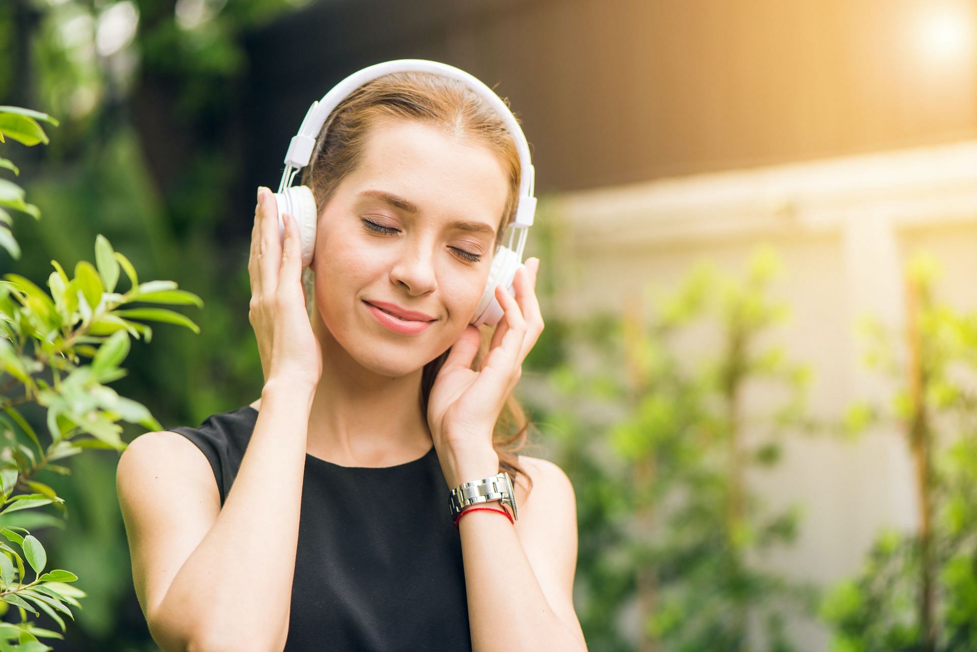music therapy for mental health. (Image via Pexels / Tirachard Kumtanom)