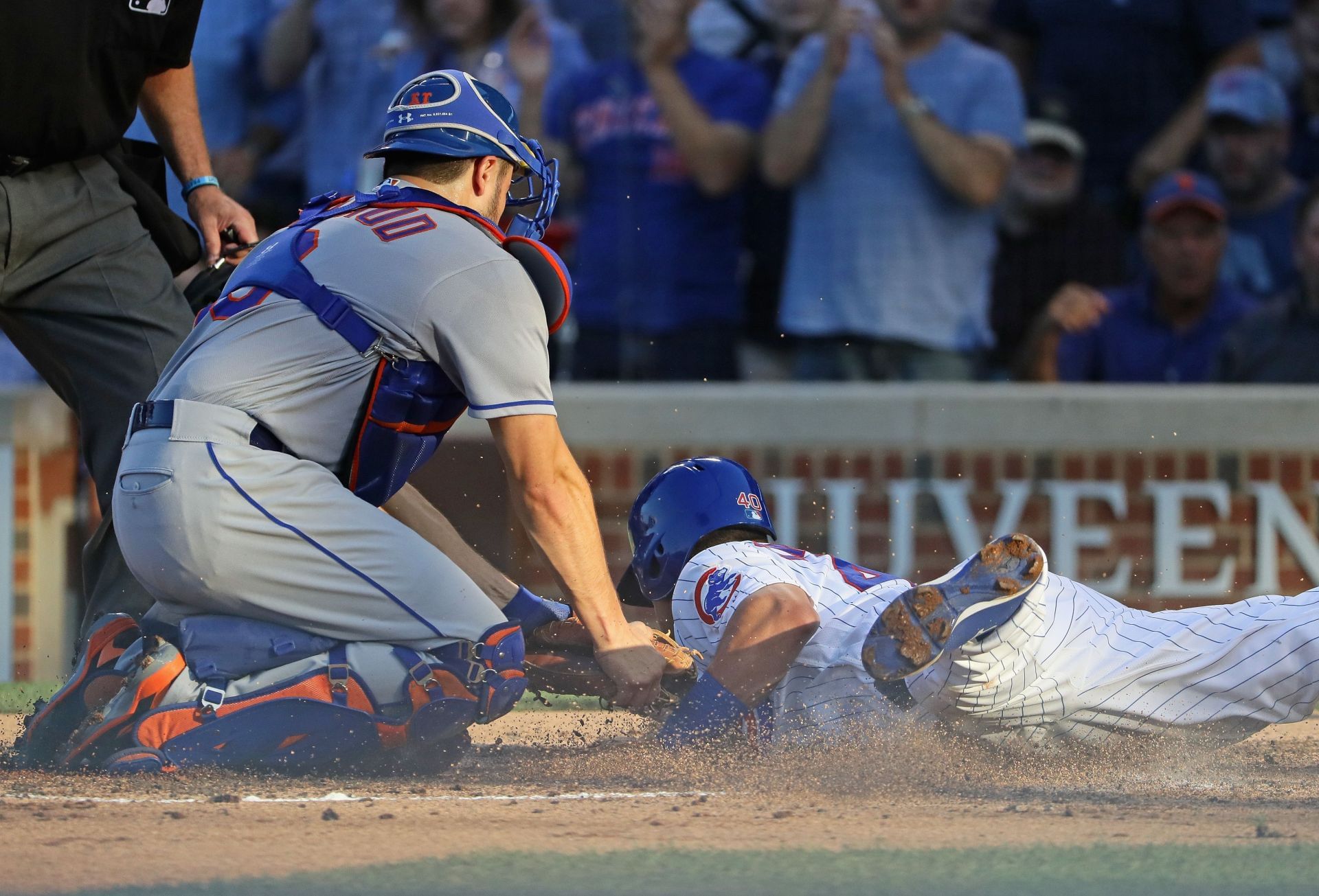 Braves' Travis d'Arnaud makes franchise history with moon shot vs