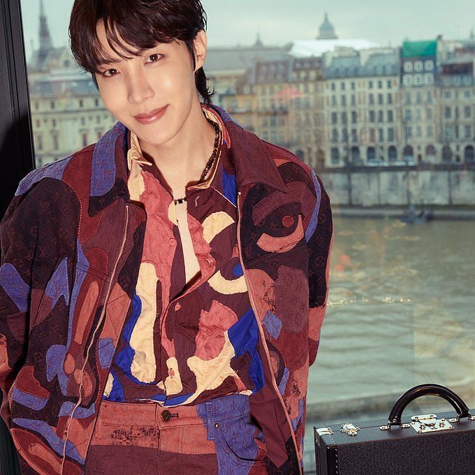Louis Vuitton on X: #LouisVuitton is pleased to welcome @bts_bighit member  #jhope as new House Ambassador. #BTS  / X