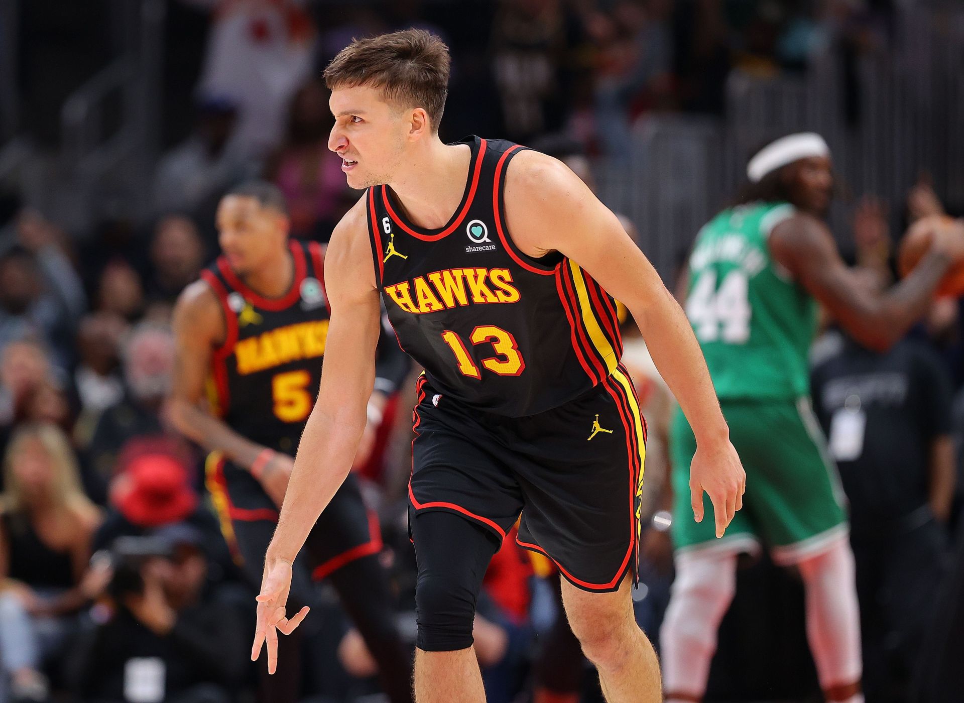 The Hawks shot 56.0% from the field in Game 3 (Image via Getty Images)