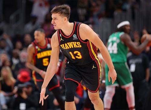 The Hawks shot 56.0% from the field in Game 3 (Image via Getty Images)