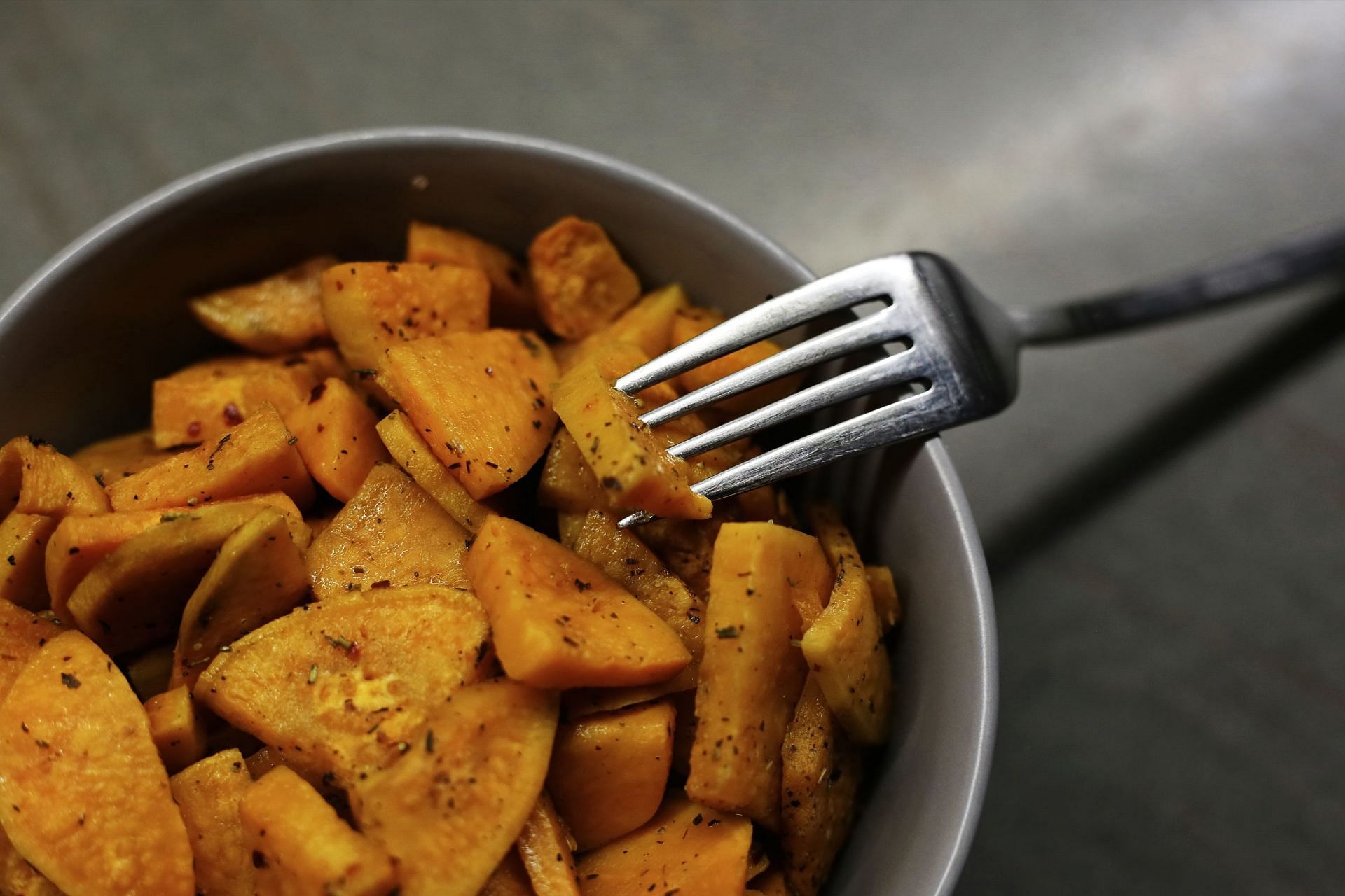 Sweet potatoes benefit your hair in many ways (Image via Pexels)