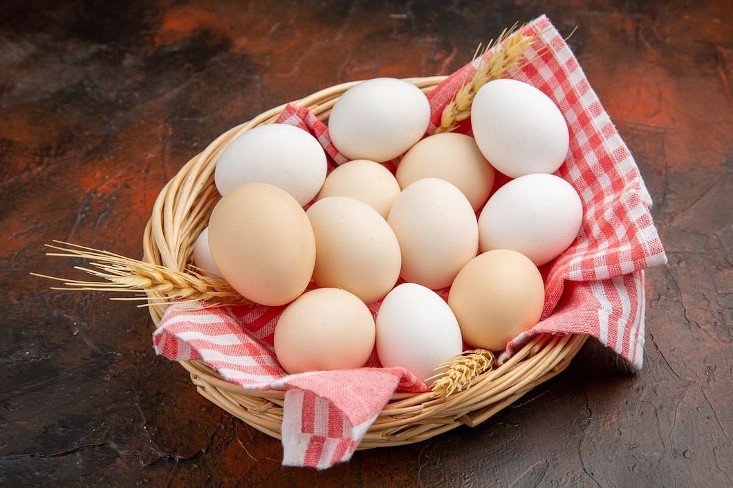 One large egg contains about six grams of protein. (Image via Freepik/Karman Aydinov)
