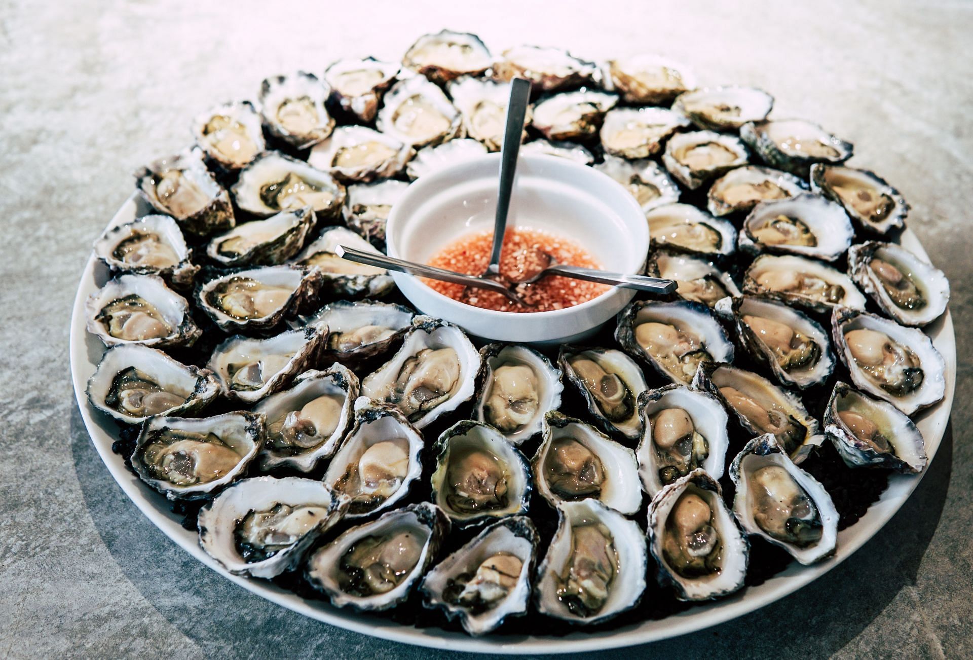 Did you know that oysters can help you get luscious locks? (Image via Pexels)