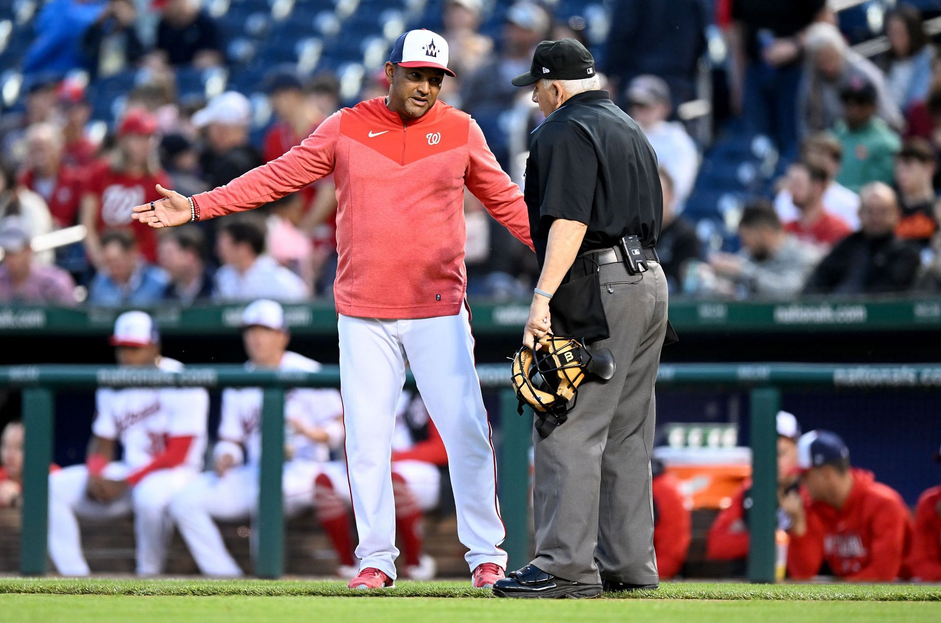 MLB ump Vanover still in hospital after hit in head by throw