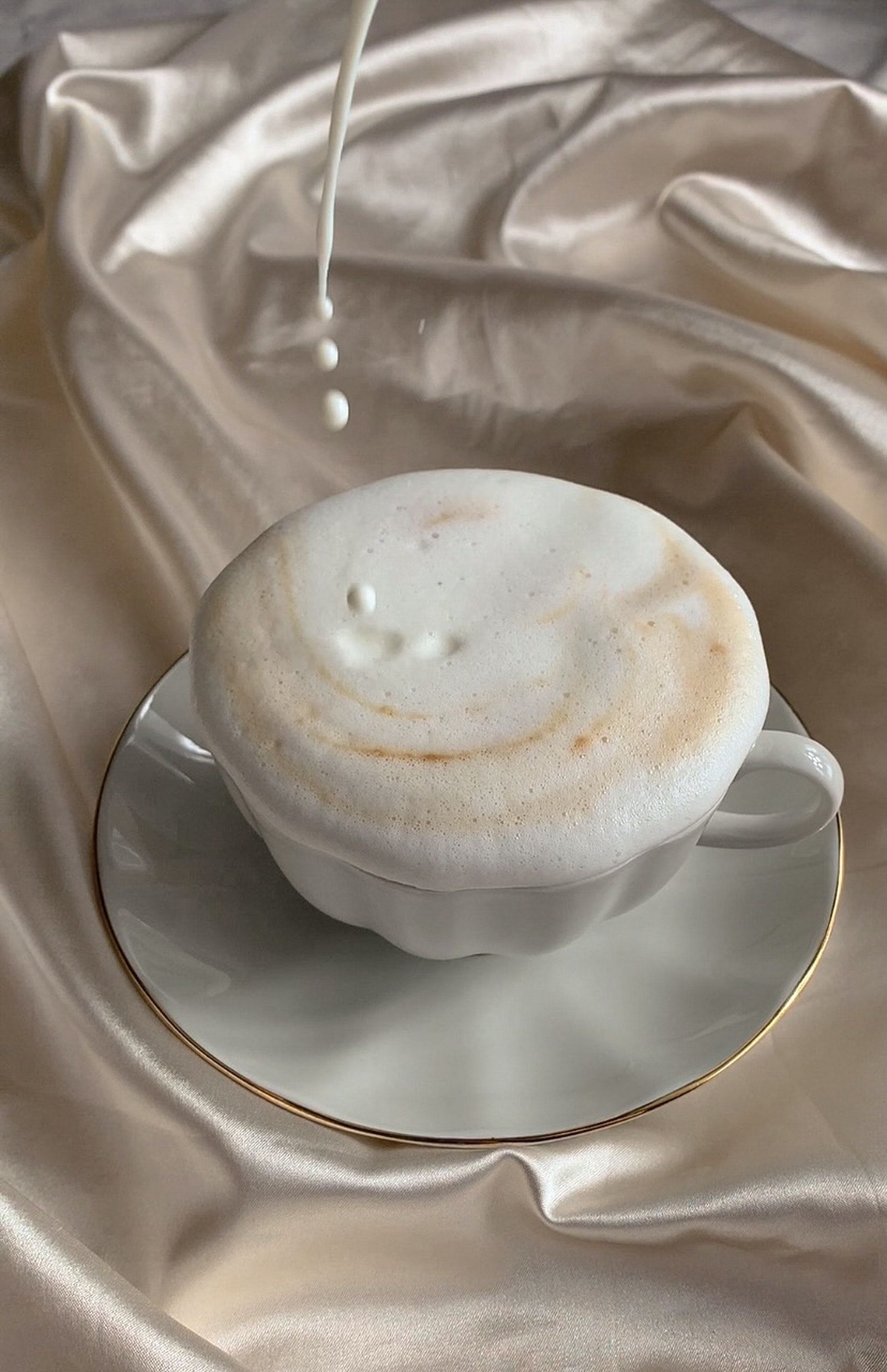 Make healthy coffee creamer (Image via Pexels)